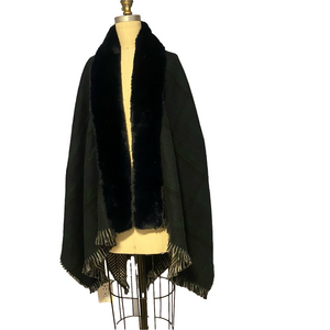 Just Jamie Black & Green Plaid Cape faux fur collar – One Size